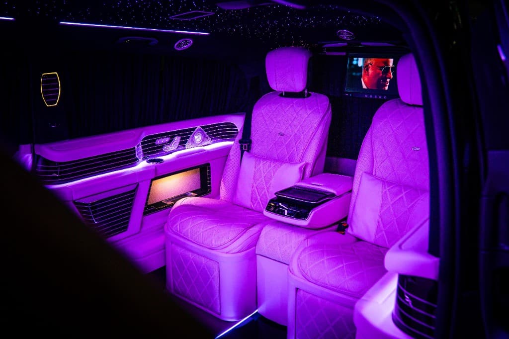 Kapetanska sedišta i komforna VIP kabina