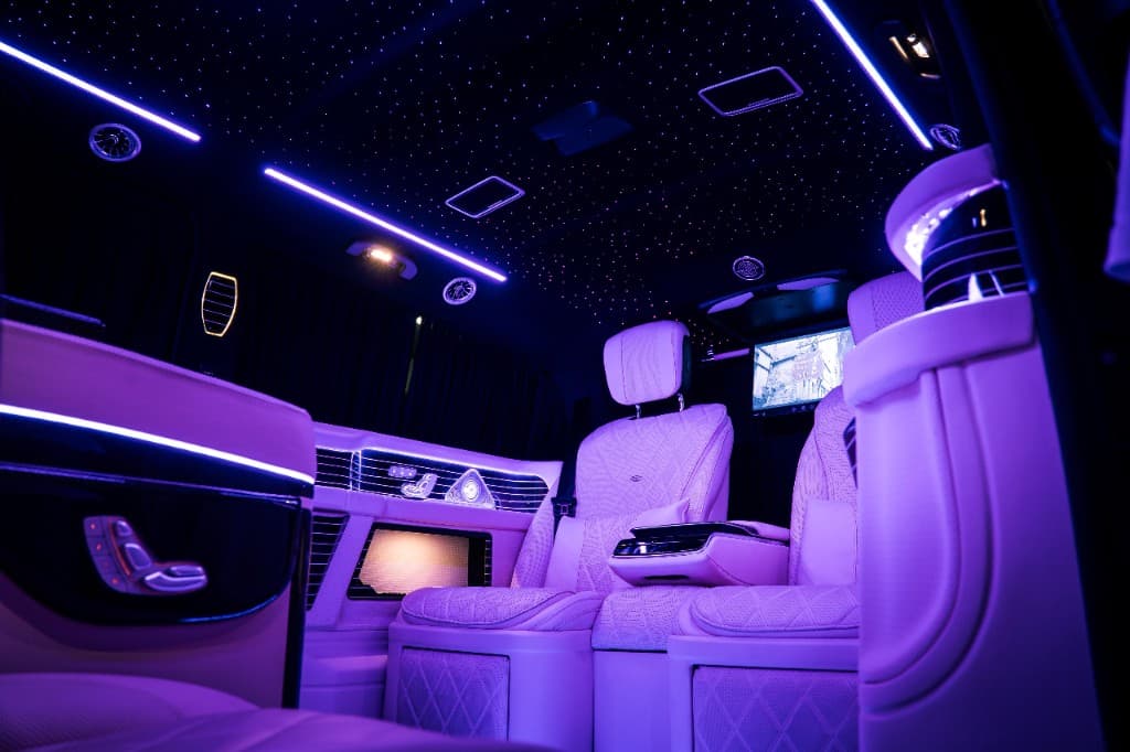 VIP enterijer Mercedes vozila za limo servis